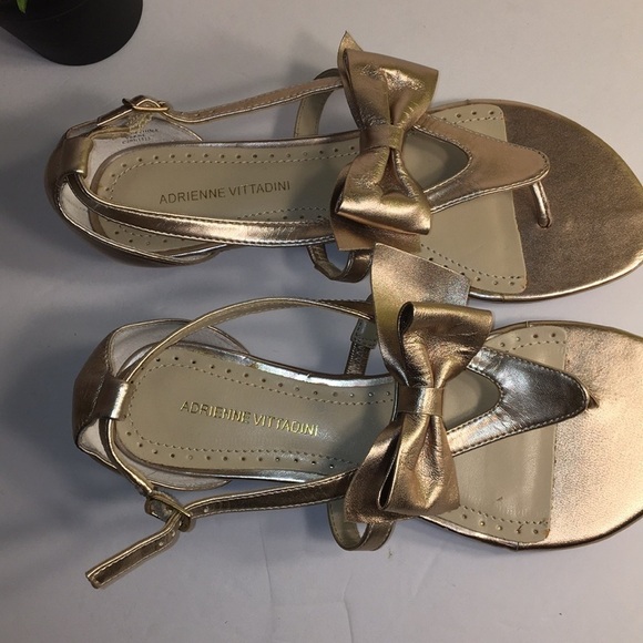 Adrienne Vittadini Gold bow strap sandals - Picture 2 of 7